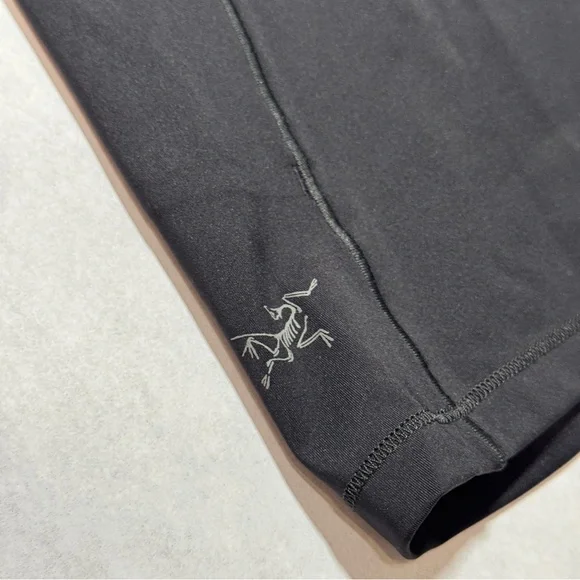 ARC'TERYX Essent High Rise Shorts Stretch Pull On 8" Women's Size 2 Black  - NEW - Picture 4 of 10